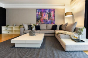 THE RICH & FAMOUS - Amazing 14th Floor Apartment